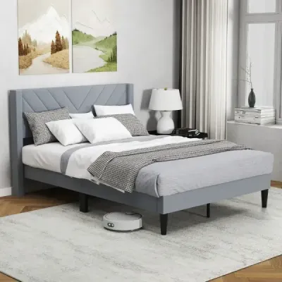 Rám postele pro matraci 200 x 140 cm. Čalouněný rám manželské postele. Postel s plošinou a čelem. Šedá.