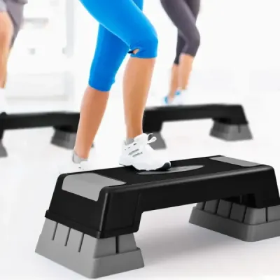 Výškově nastavitelný aerobikový stepper se 3 stupni 12 / 17 / 22 cm Fitness stepper šedý