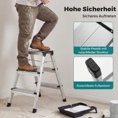 3stupňový hliníkový skládací schůdek s širokými nášlapnými plochami a protiskluzovými podložkami, stříbrný
