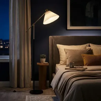 Stojací lampa s nastavitelnou výškou a úhlem natočení, 157 cm, zlatá