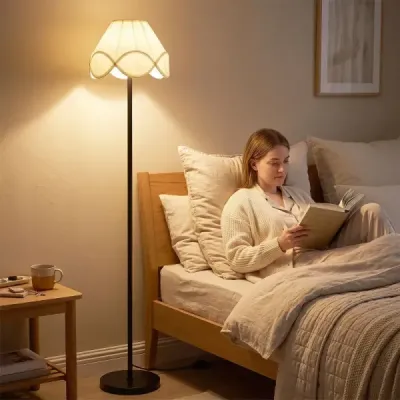 Stojací lampa s regulací jasu, 159 cm, s plynule nastavitelným jasem a látkovým stínidlem v černé barvě