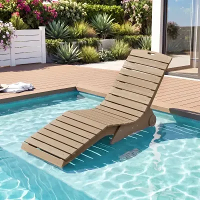 Sada 2 lehátek z HDPE, ergonomická zahradní lehátka ve tvaru S, plážová lehátka odolná vůči povětrnostním vlivům s kolečky, hnědé