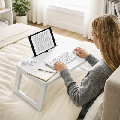 Postelový podnos se sklopnými nohami a drážkou na tablet – snídaňový stolek na jídlo a čtení, bílý
