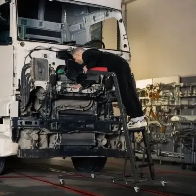 Skládací zvedák s nastavitelnou výškou 114,5 – 168 cm a 3rychlostním zdvihem automobilového motoru