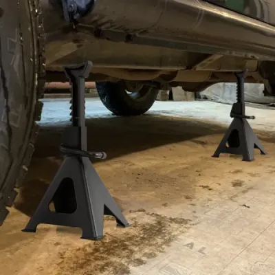 Sada 2 stojanů na auto zvedáky s nosností 6 tun s nastavitelnou výškou od 36 - 58,5 cm