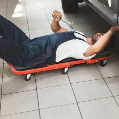 Dílenská montáž pojízdné desky 2 v 1 pojízdná deska se 6 kolečky a čalouněným sedadlem s nosností do 160 kg černá