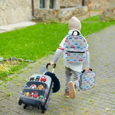 5-dílná dětská zavazadlová  kufr na kolečkách s batohem a polštářem na krk a přívěskem na zavazadla a obědárem - světle růžová