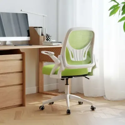 Ergonomická kancelářská židle se skládacími područkami a houpací funkcí. Kancelářská židle zelená.