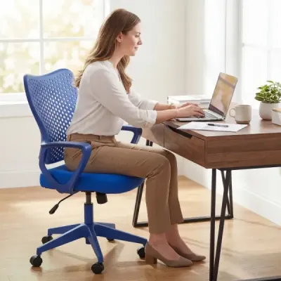 Ergonomická kancelářská židle s prodyšným síťovaným opěradlem, výškově nastavitelná otočná židle, modrá