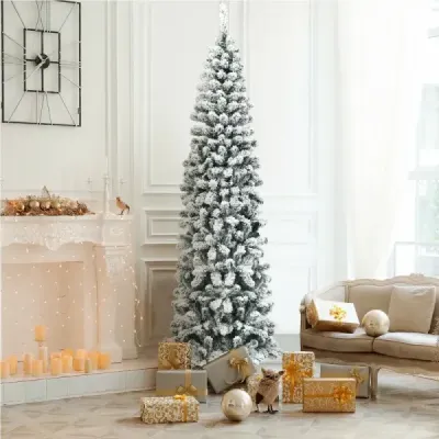 Umělý zasněžený vánoční stromek se 461 větvemi o rozměrech 225 cm