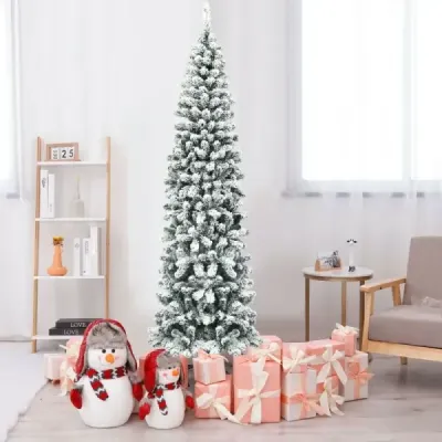 Umělý zasněžený vánoční stromek se 461 větvemi o rozměrech 225 cm