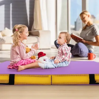 Skládací gymnastická žíněnka 122 x 122 x 10 cm tlustá dvojitá skládací gymnastická žíněnka s potahem z imitace kůže Fialová