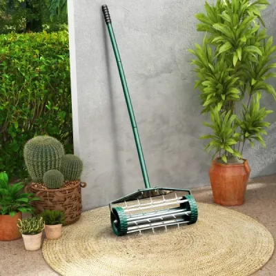 Válec na provzdušňování trávníku Válec na trávník s rukojetí a 3 cm hřebíky a ochranou proti postříkání 46 x 23 x 127 cm