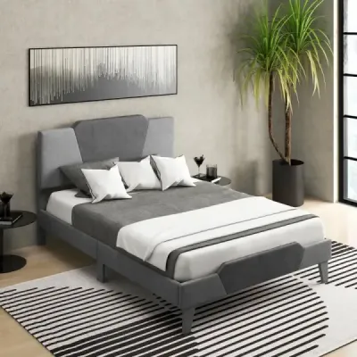 Čalouněná postel na platformě ve velikosti dvoulůžka Sametový rám postele s čelem Rám postele z masivních dřevěných lamel 140 x 200 cm Šedá barva