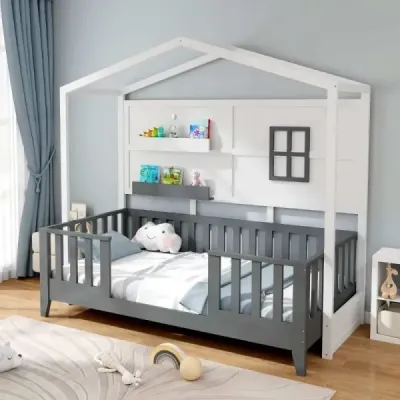 Domácí postel 90 x 200 cm dětská postel s ochranou proti pádu a 2 policemi dřevěná postel ve tvaru domečku s oknem bílá + šedá