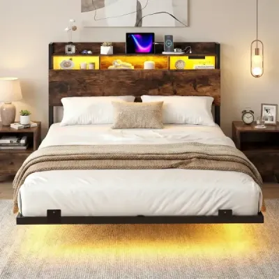 Postel s nabíjecí stanicí a LED osvětlením, čelo postele s úložným prostorem, rám postele s lamelovým roštem, manželská postel