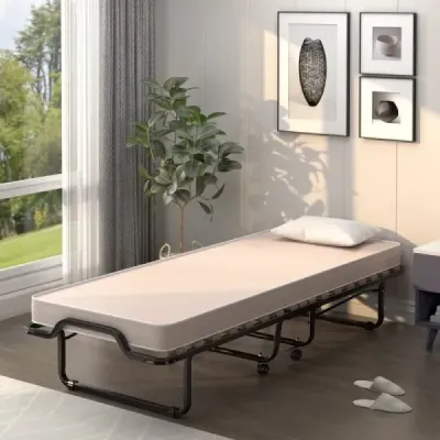 Skládací postel s pěnovou matrací a robustním kovovým rámem 200 x 80 x 40 cm béžová barva vyrobená v Itálii