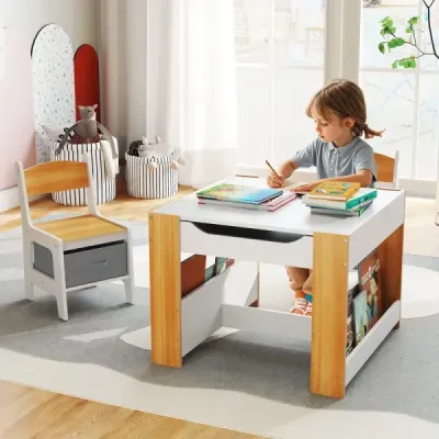 Dětská židle se 2 židlemi a polstrovaným opěradlem a 3místná pohovka v sezení pro děti