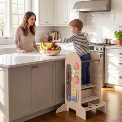 Dětská vzdělávací věž 4 v 1 se skluzavkou, montessori žebříkem, křídovou tabulí a herním stolem pro děti od 3 let