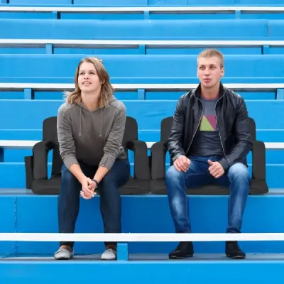 Skládací stadionové sedadlo, polstrované stadionové křeslo s opěradlem nastavitelným v 6 směrech, černé