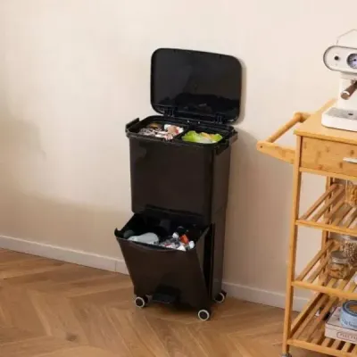 Odpadkový koš o objemu 36 l se 2 vyjímatelnými přihrádkami, výklopnou částí a samolepkami na třídění odpadu, černý