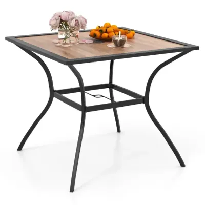 Zahradní stůl s deskou ve vzhledu dřeva Stůl na terasu s nastavitelným otvorem pro slunečník 85 x 85 x 74 cm