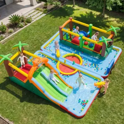 Nafukovací vodní park pro děti, skákací hrad se 2 skluzavkami, skákací plocha, lezecká stěna a hra s hodem kroužky