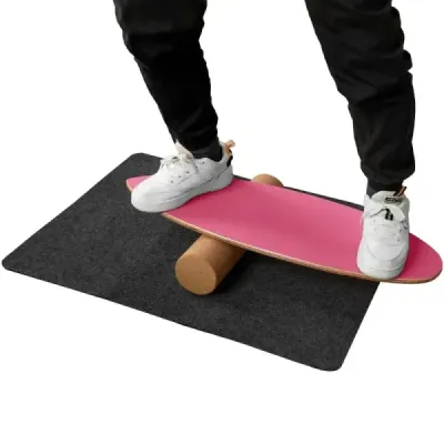 Dřevěná balanční deska Balance trainer Trickboard pro domácí použití včetně korkového válečku Hot Pink