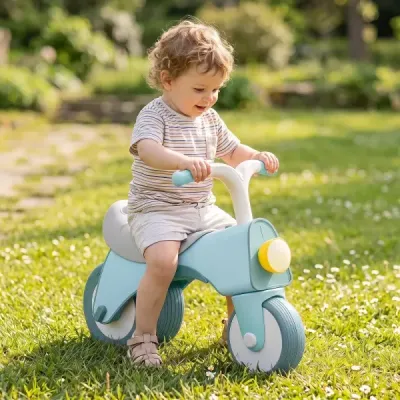 Dětské odrážedlo s jasnými předními světly a pohodlným sedadlem, bez pedálů, modré