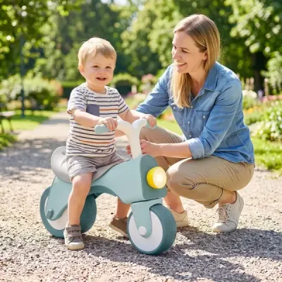 Dětské odrážedlo s jasnými předními světly a pohodlným sedadlem, bez pedálů, modré
