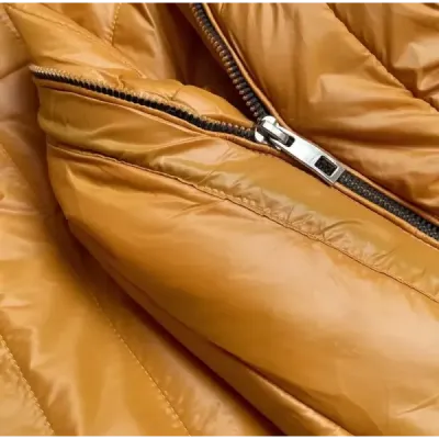 Dámská prošívaná jarní bunda s kapucí MODA366 hořčicová