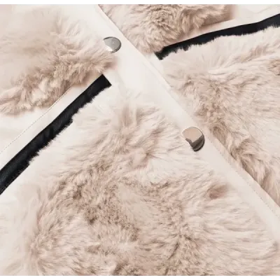 Elegantní dámská vesta z kožešinou MODA9593 krémová