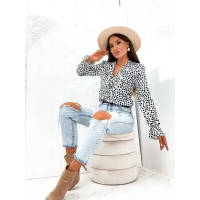 Dámská halenka z ozdobným dekoltem MODA2124 bílá