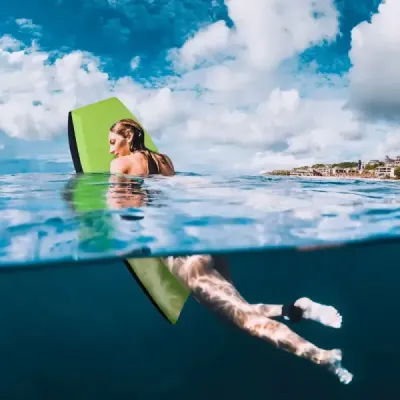 Bodyboard lehká plavecká deska s jádrem EPS a povrchem XPE na pláž pro děti a dospělé 94cm/106cm zelená