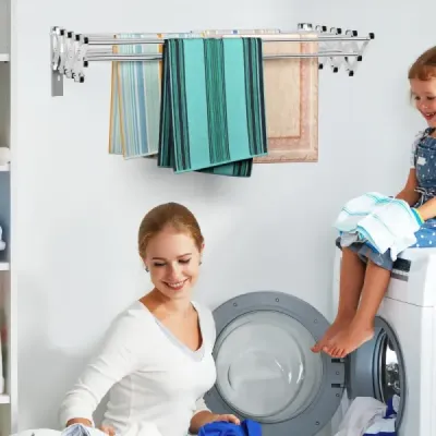 Nástěnný oděvní kůň Rozšiřitelný nástěnný oděvní kůň z nerezavějící oceli s 8 tyčemi Nosnost 25 kg